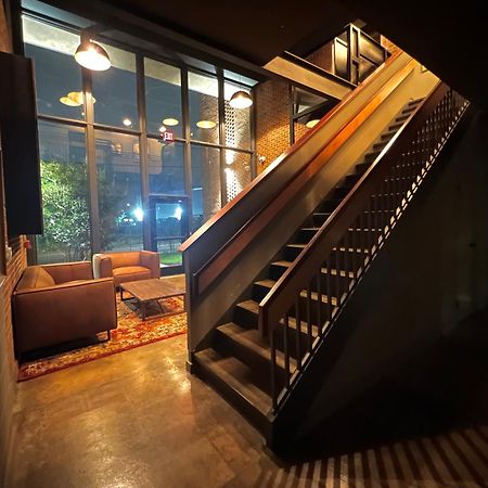 Classified Moto - The Frank Room Richmond Bagian luar foto