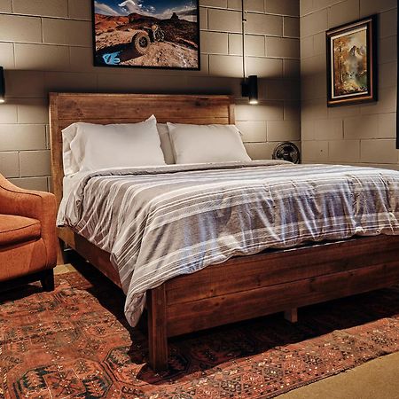 Classified Moto - The Frank Room Richmond Bagian luar foto