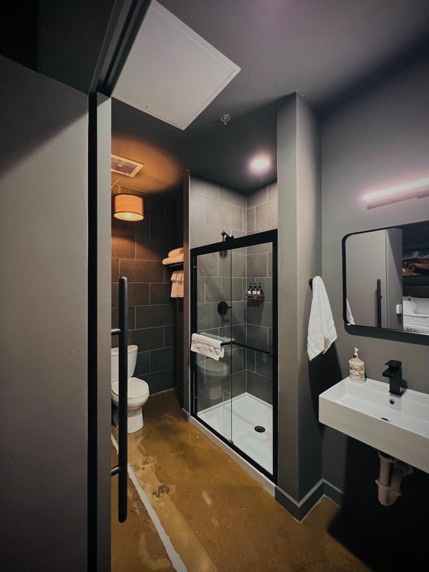 Classified Moto - The Frank Room Richmond Bagian luar foto
