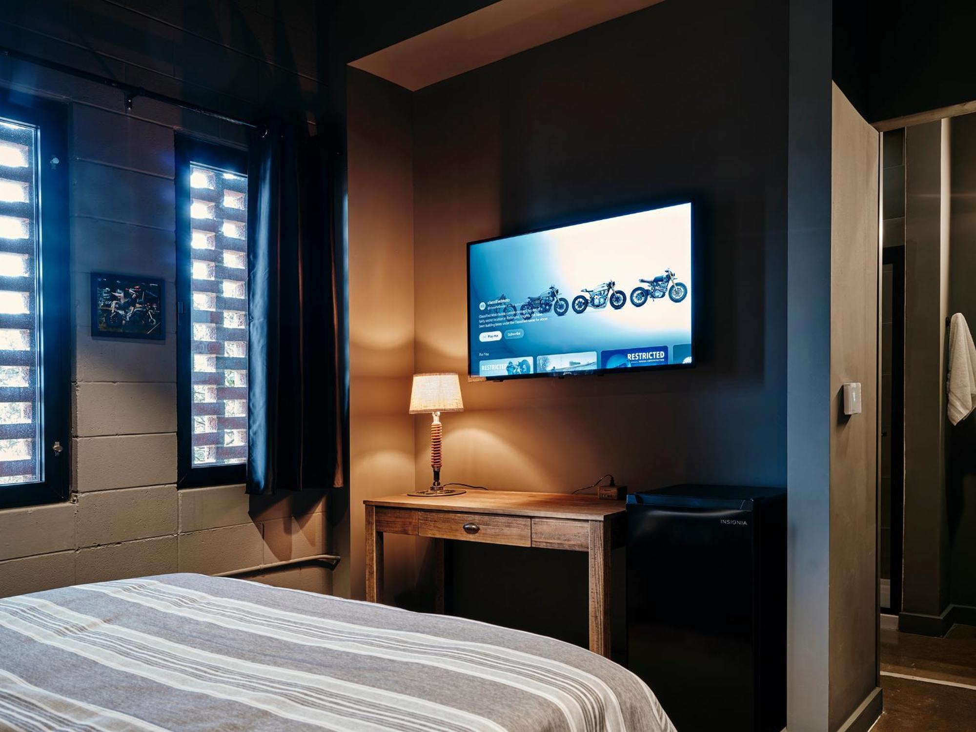 Classified Moto - The Frank Room Richmond Bagian luar foto